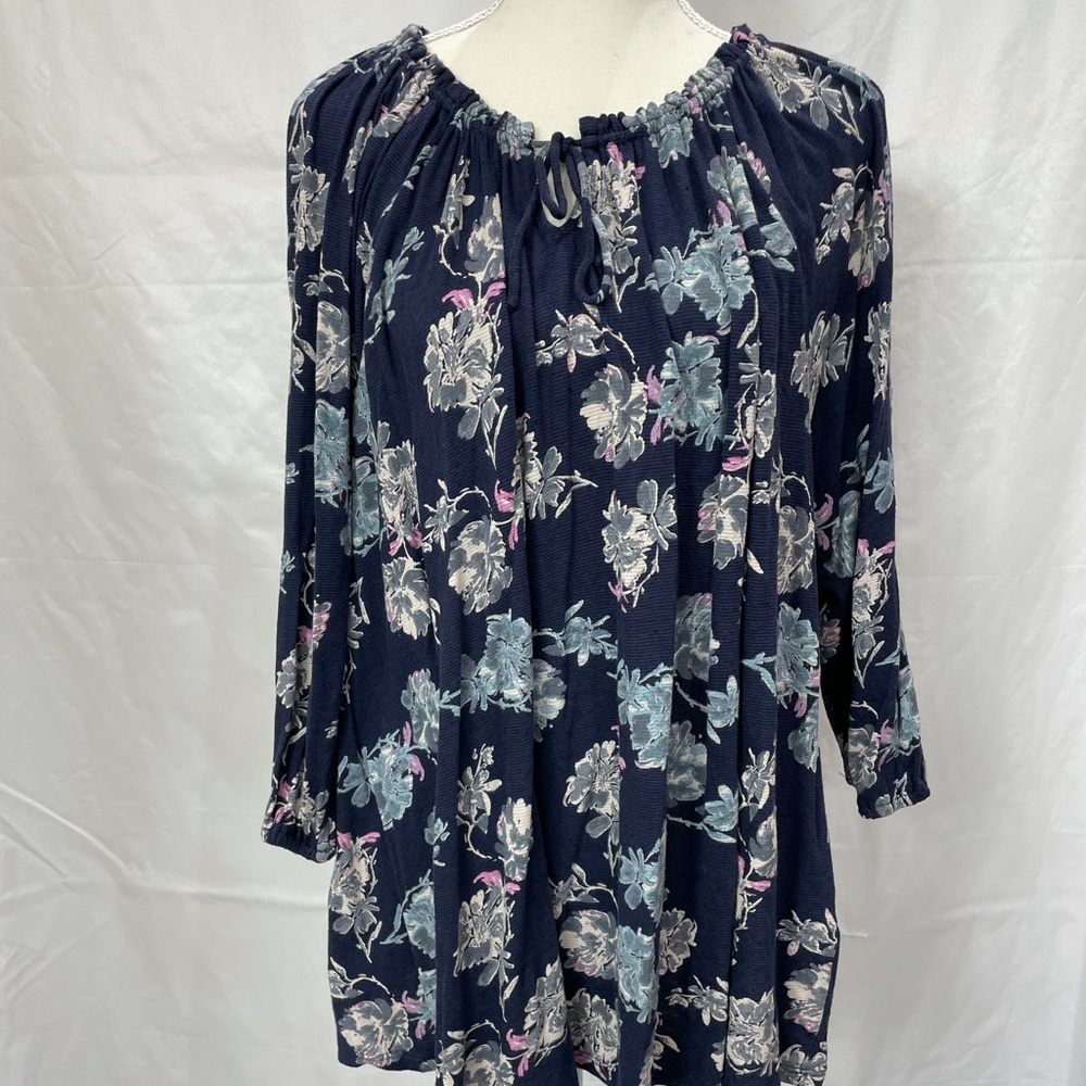 3/$35 Navy with pink, grey, blue flowers. Tie front 2X
